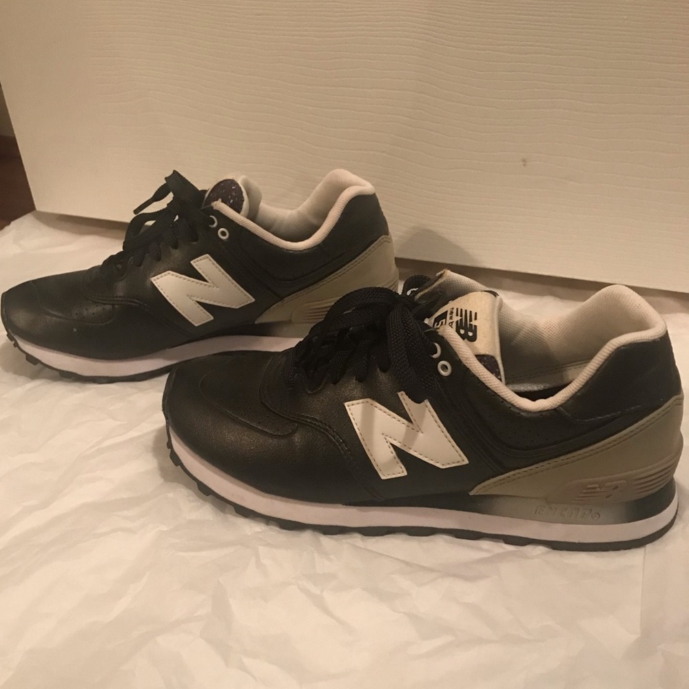 Black leather New Balance 574 shoes!